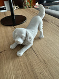 Statue Cavalier King Charles qui joue – Figurine Chien