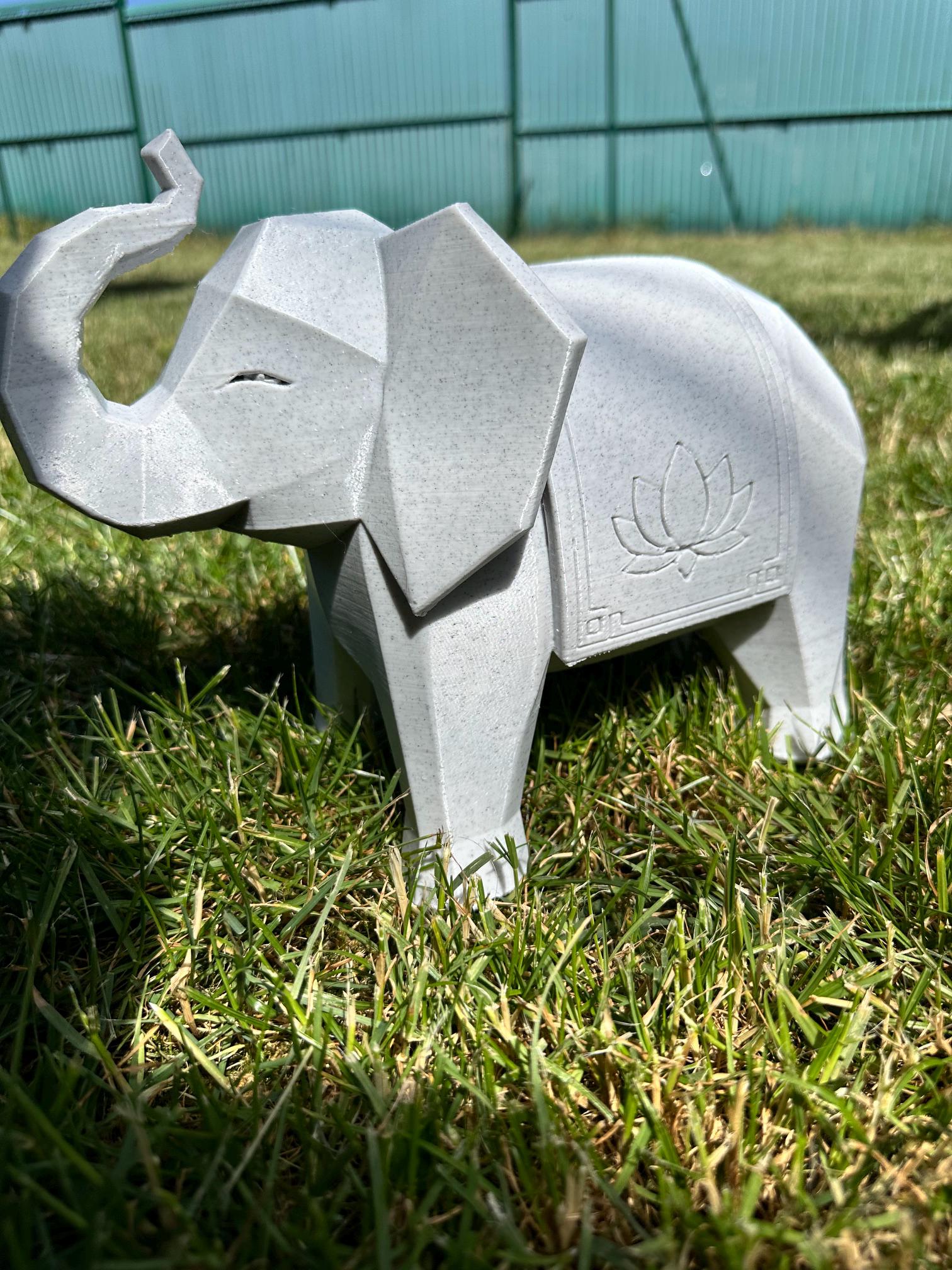 Éléphant géométrique effet pierre – Statue décorative 27 cm
