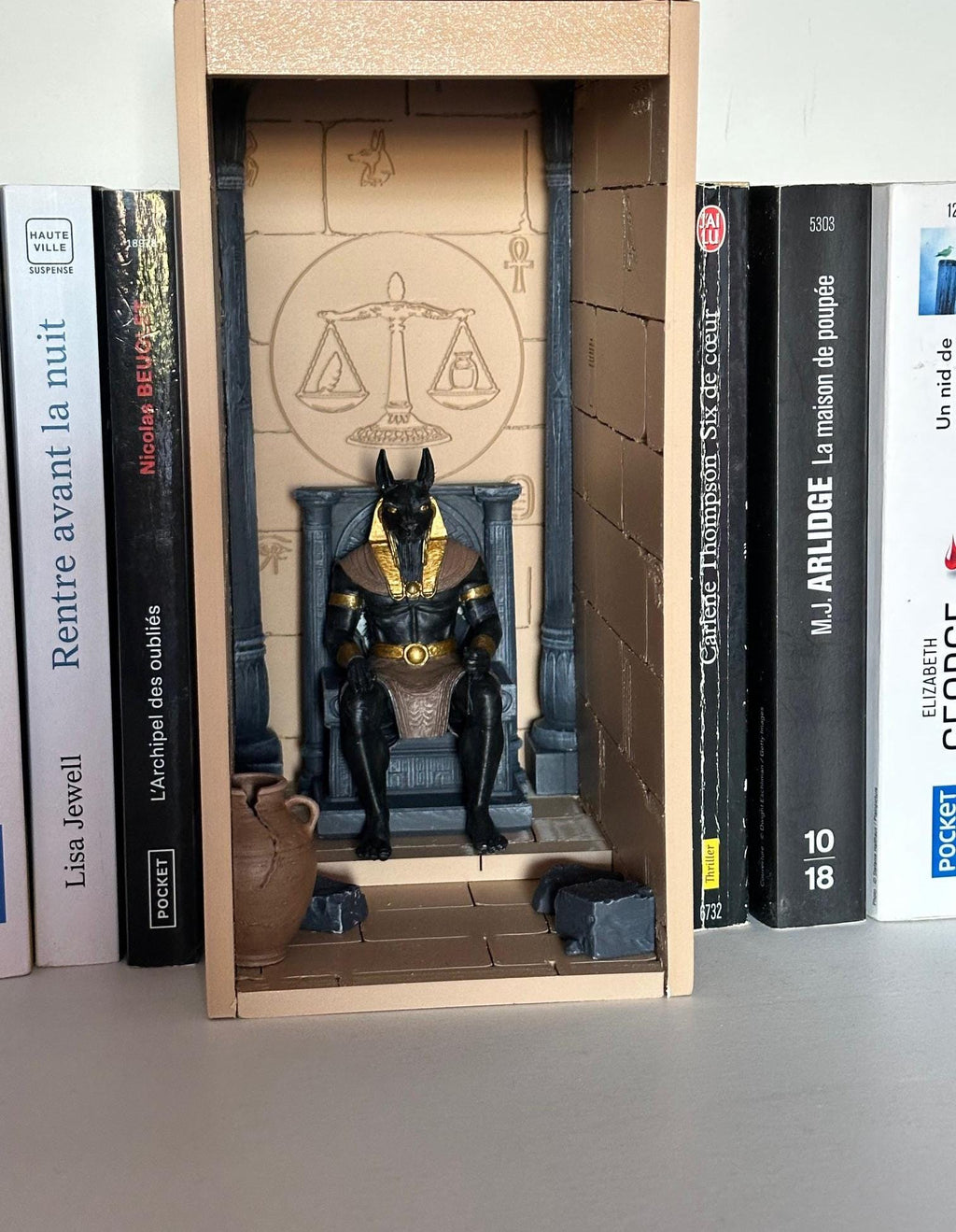Book Nook Anubis lumineux – Diorama Égypte antique – vue 5