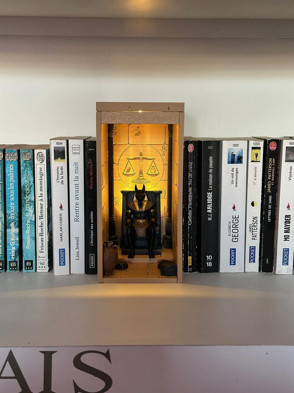 Book Nook Anubis lumineux – Diorama Égypte antique – vue 4