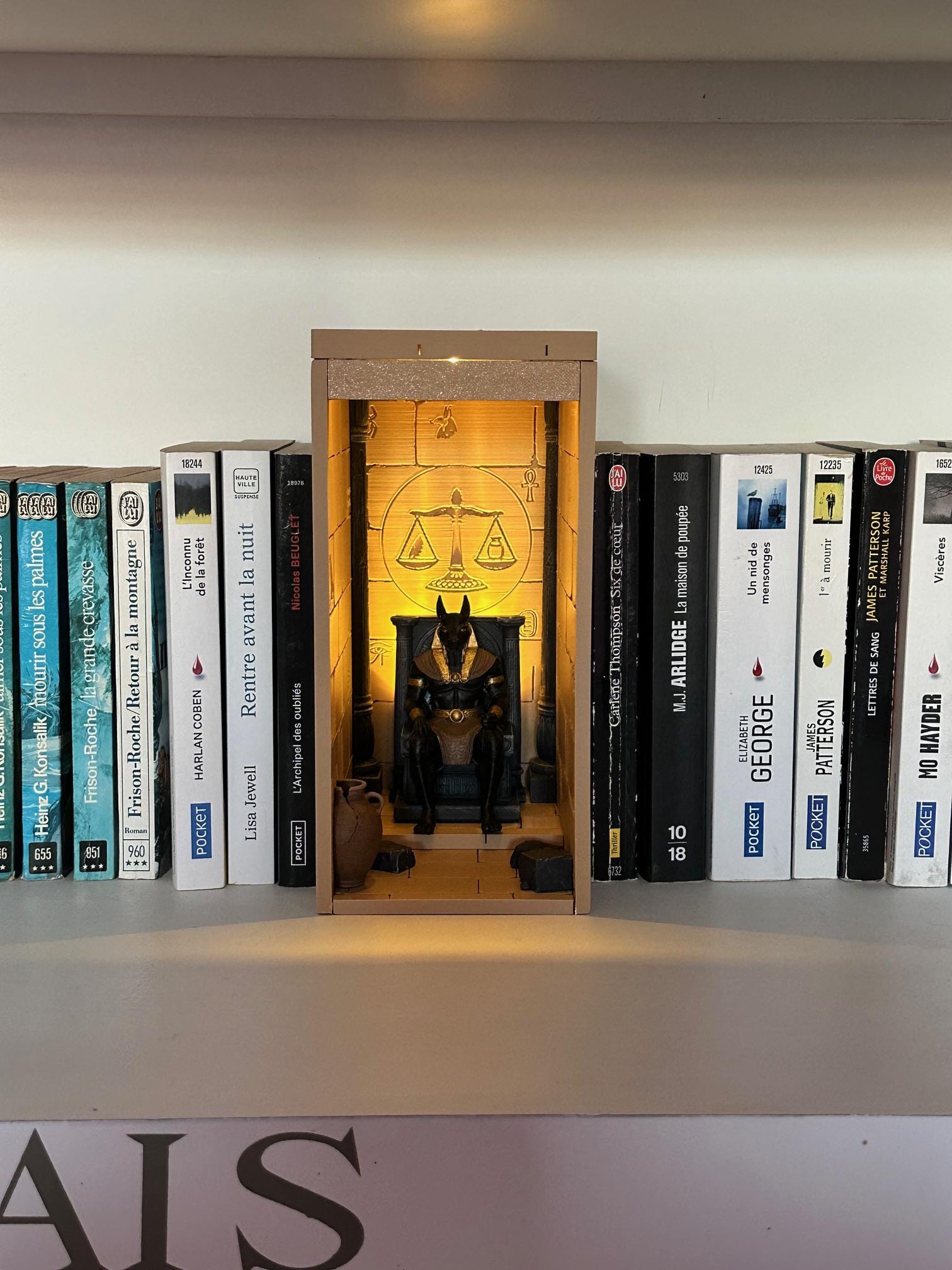 Book Nook Anubis lumineux – Diorama Égypte antique – vue 4
