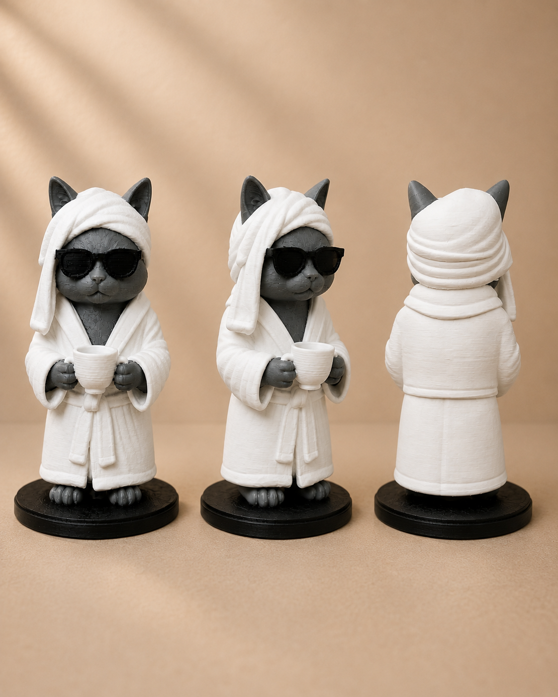 Chat peignoir avec café – Figurine déco détente – vue 4