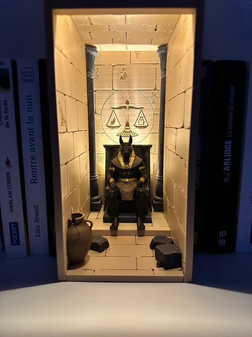 Book Nook Anubis lumineux – Diorama Égypte antique – vue 2