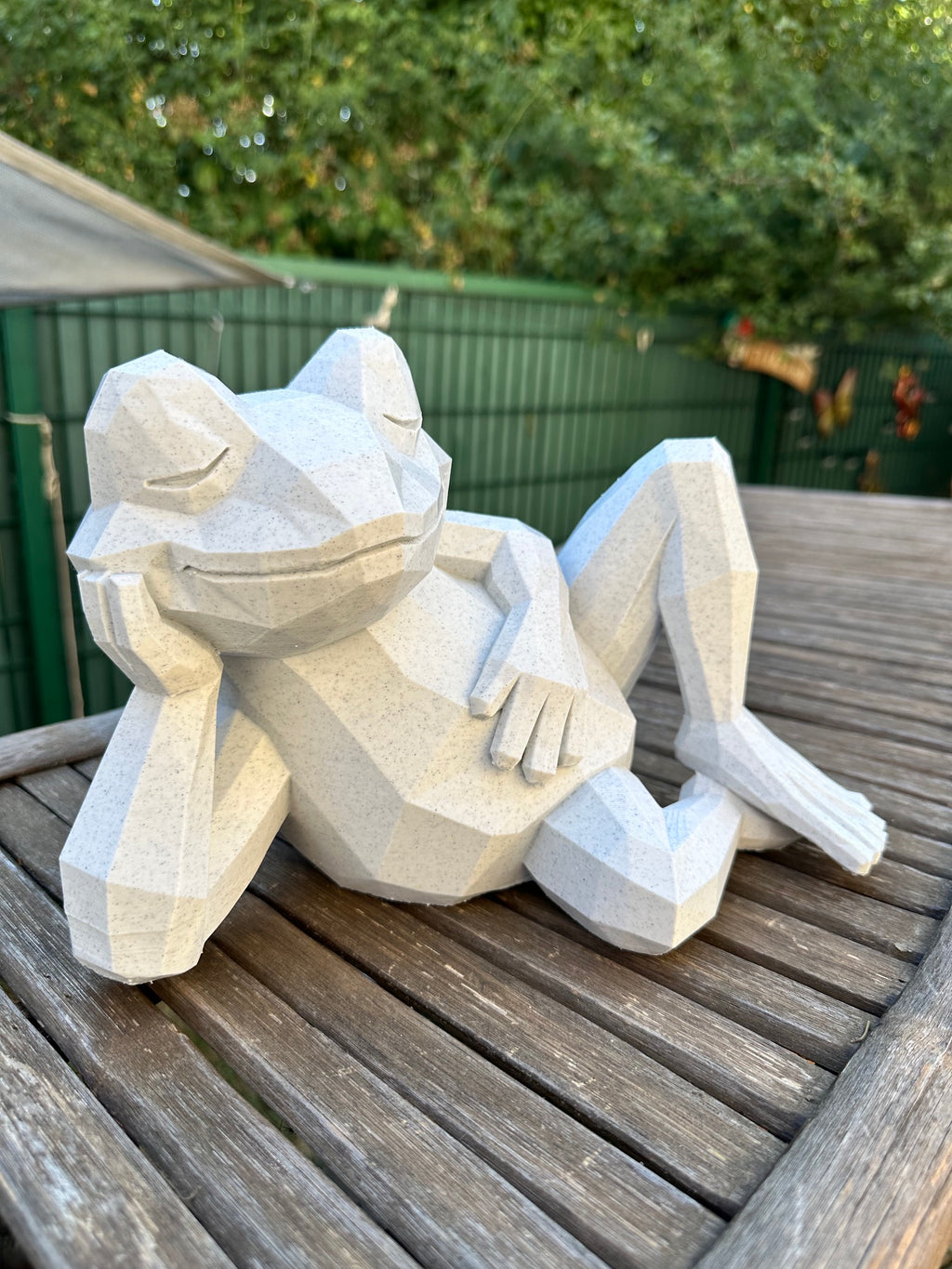 Grenouille relax effet pierre
