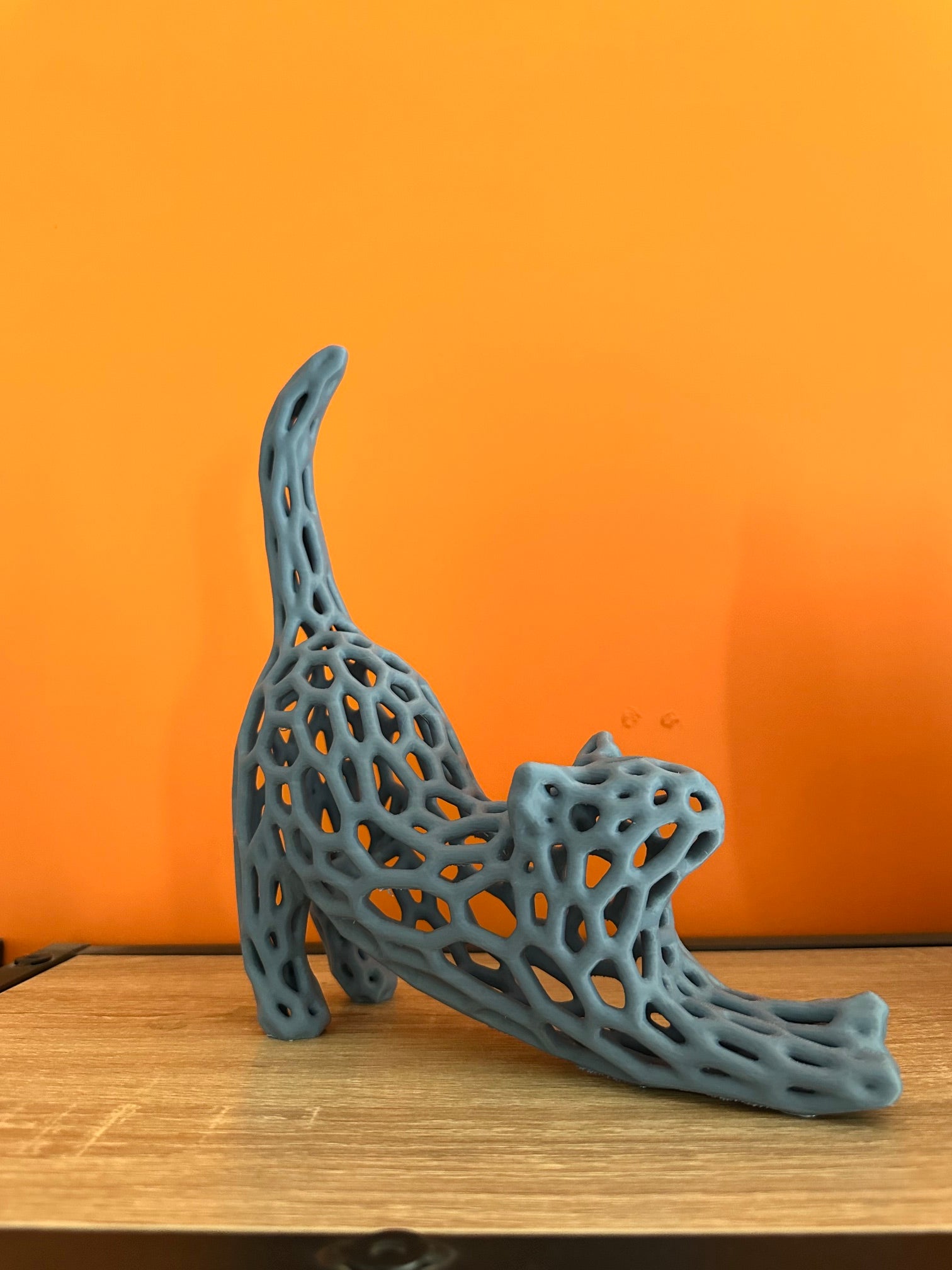 Chat Ajouré en Étirement – Statue Décorative Moderne – vue 3