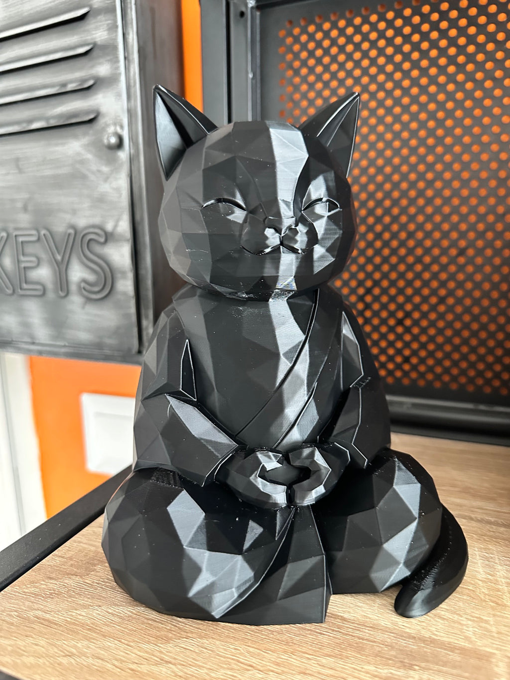Chat zen géométrique d’intérieur – Plusieurs tailles et couleurs